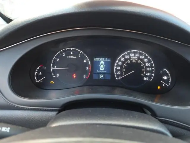 2010 HYUNDAI GENESIS 4.6L  