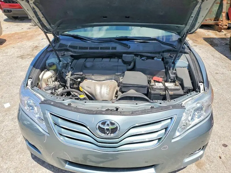 2011 TOYOTA CAMRY XLE  