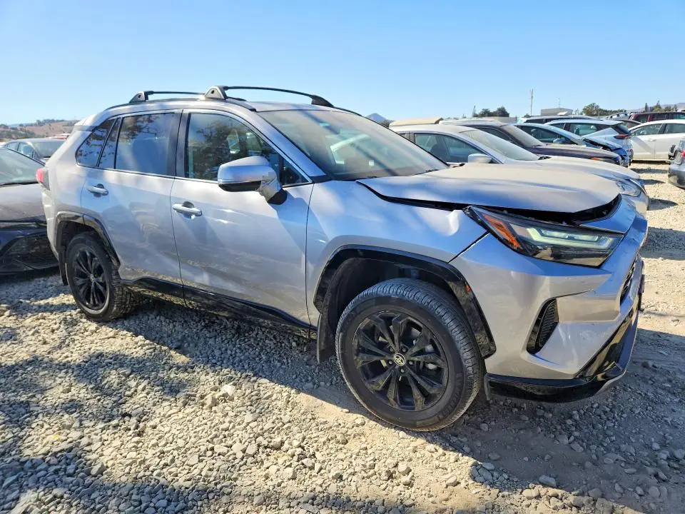 2022 TOYOTA RAV4 SE  