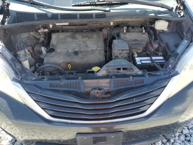 2011 TOYOTA SIENNA LE  
