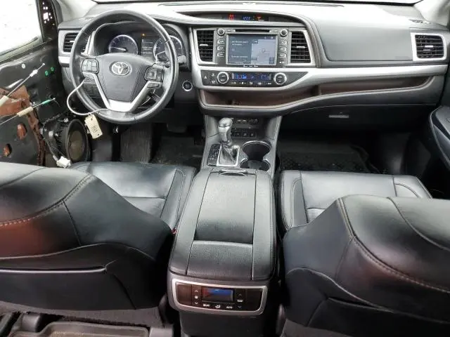 2019 TOYOTA HIGHLANDER SE  