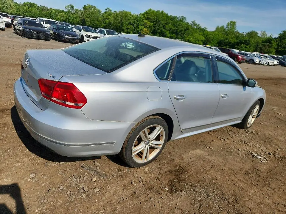 2015 VOLKSWAGEN PASSAT SE  