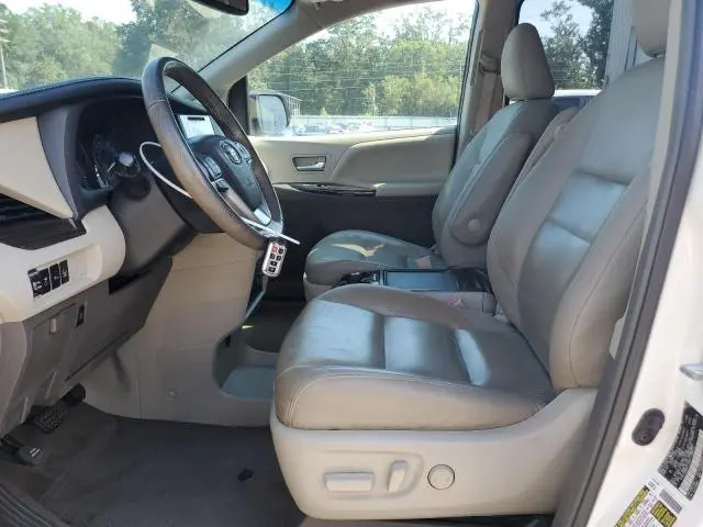 2017 TOYOTA SIENNA XLE  