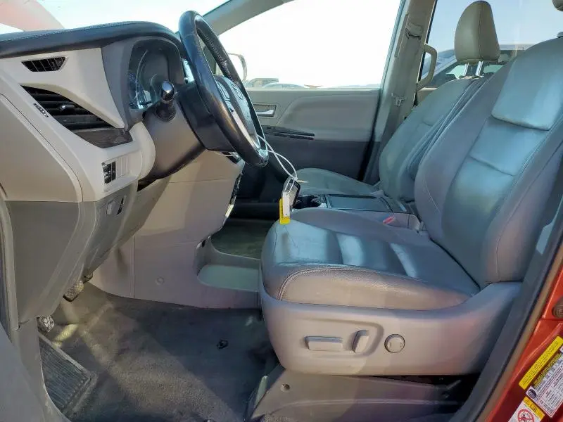 2018 TOYOTA SIENNA XLE  