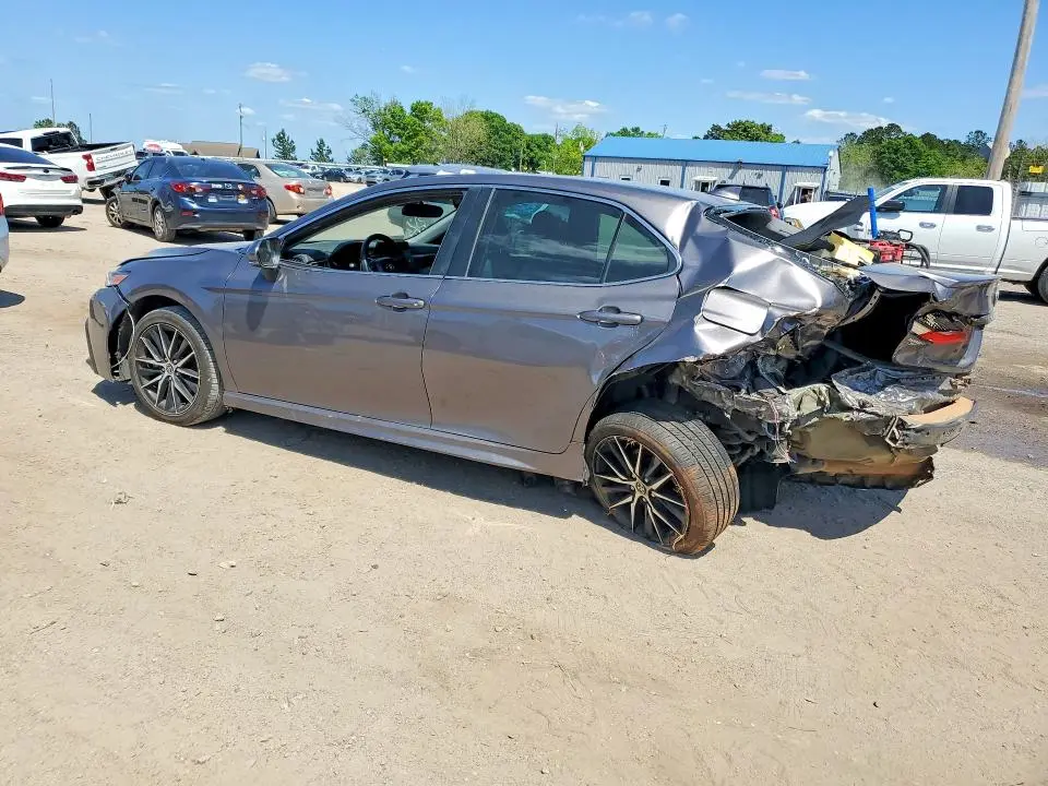 2022 TOYOTA CAMRY SE  