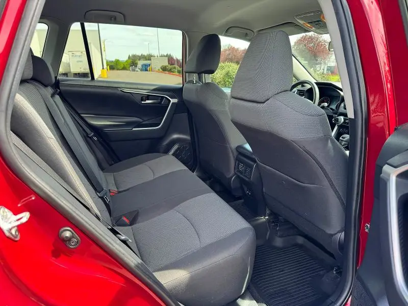 2020 TOYOTA RAV4 XLE  