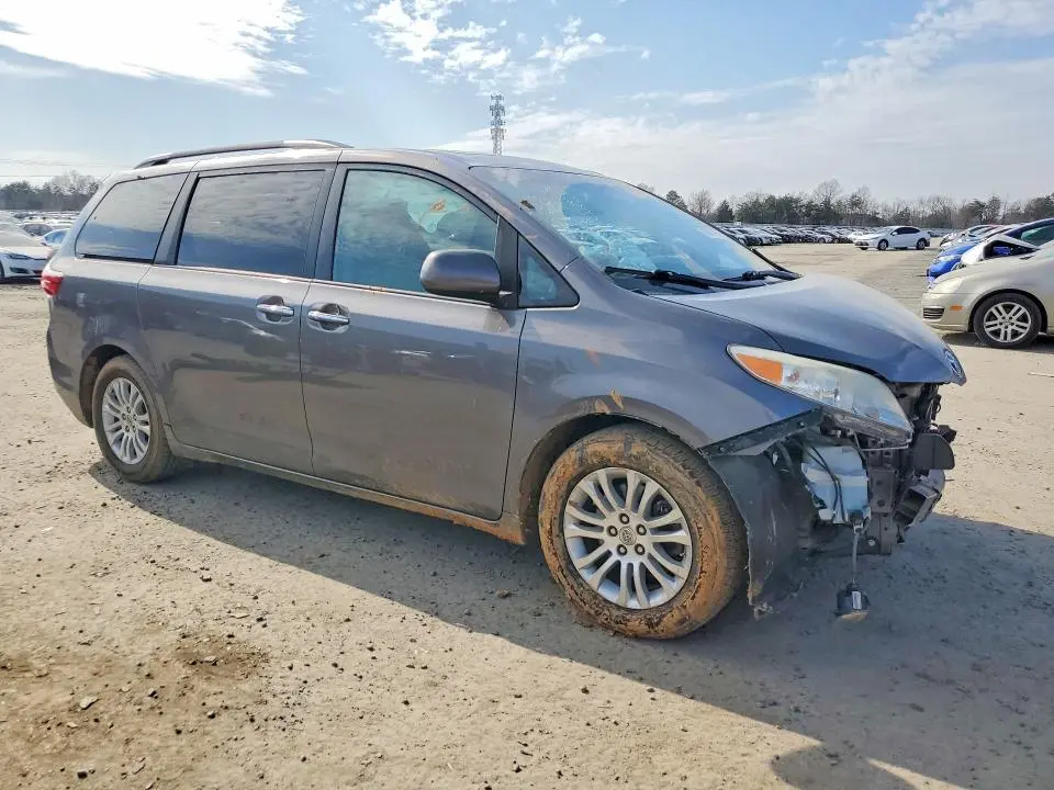 2015 TOYOTA SIENNA XLE PREMIUM 8-PASSENGER  