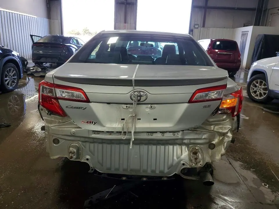 2014 TOYOTA CAMRY SE  