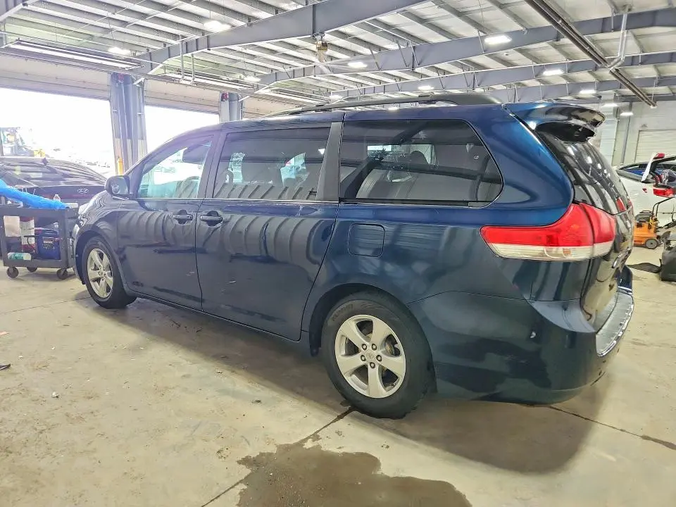 2012 TOYOTA SIENNA LE  