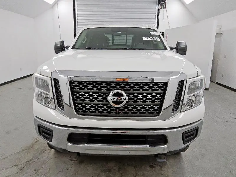 2017 NISSAN TITAN XD SV