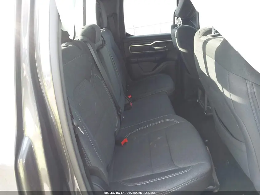 2020 RAM 1500 BIG HORN  4X4 6'4 BOX