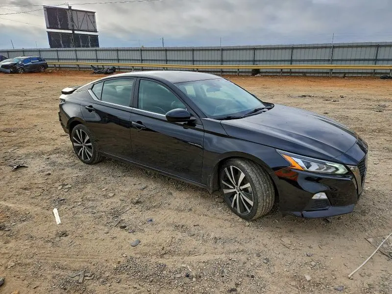 2022 NISSAN ALTIMA SR  