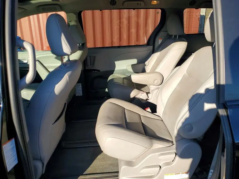 2020 TOYOTA SIENNA XLE 7-PASSENGER  