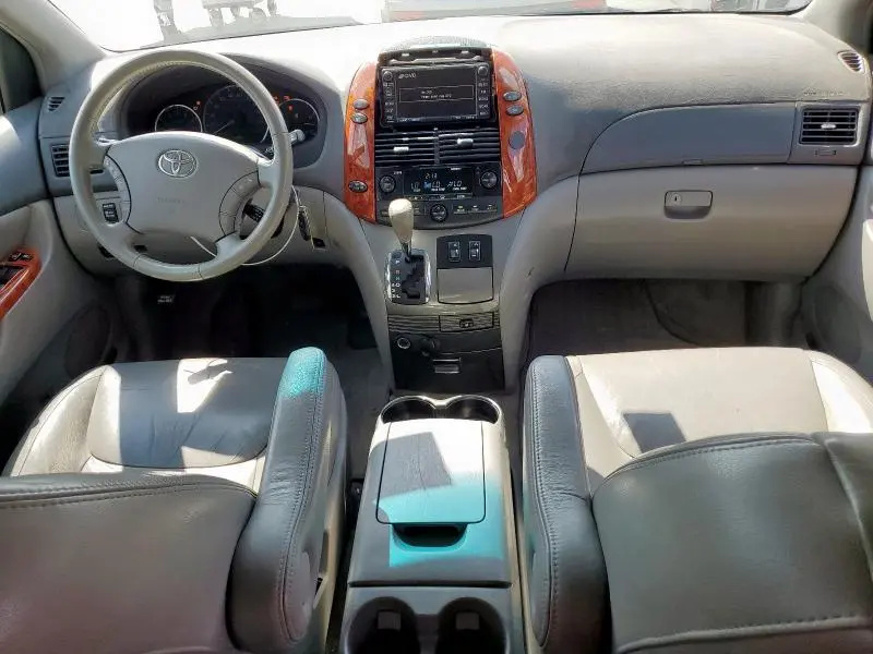 2010 TOYOTA SIENNA XLE  