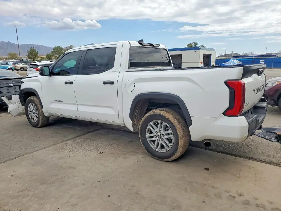 2024 TOYOTA TUNDRA SR5  