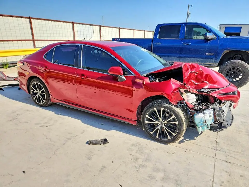 2020 TOYOTA CAMRY SE  