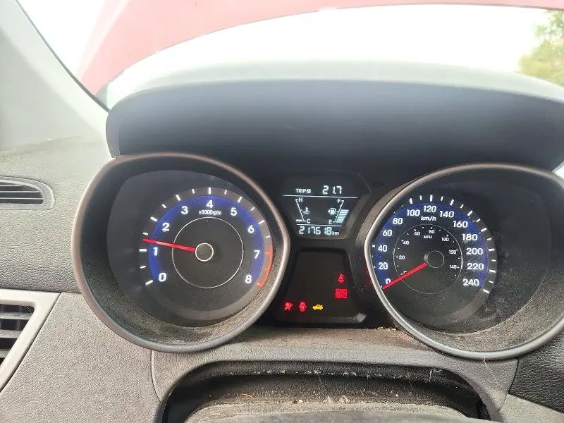 2014 HYUNDAI ELANTRA SE  