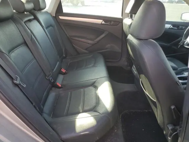 2013 VOLKSWAGEN PASSAT SE  