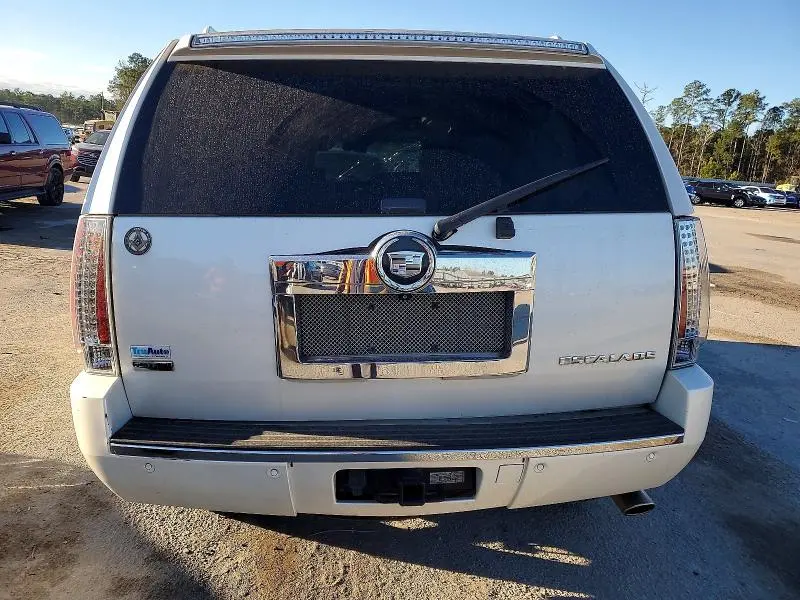 2011 CADILLAC ESCALADE LUXURY  