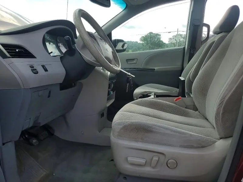 2012 TOYOTA SIENNA LE  