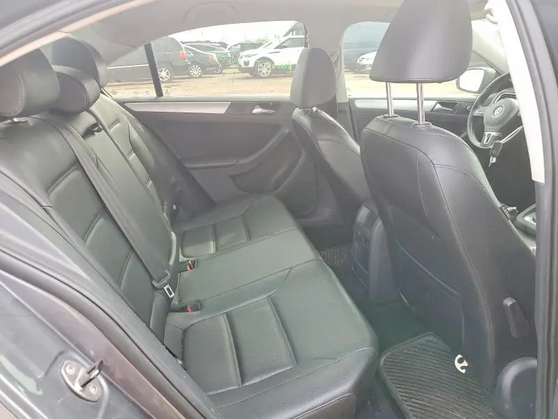 2013 VOLKSWAGEN JETTA SE  