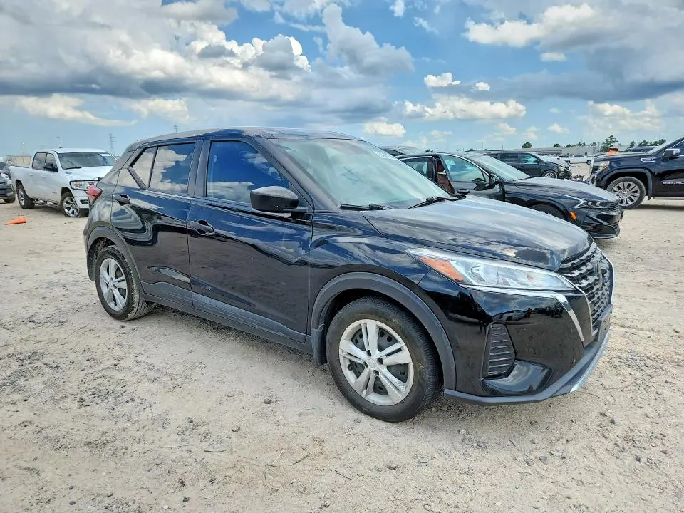 2021 NISSAN KICKS S  