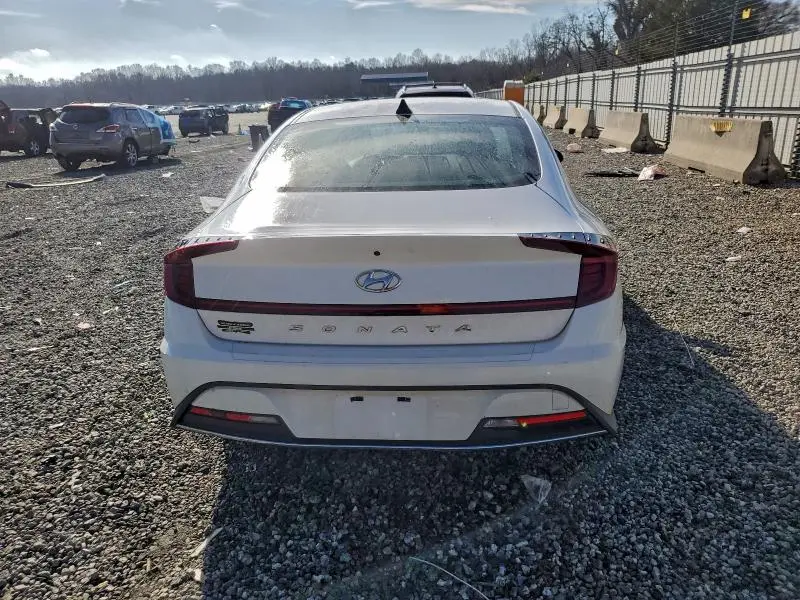 2023 HYUNDAI SONATA SE  