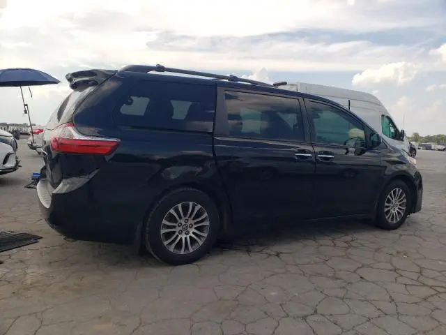2018 TOYOTA SIENNA XLE  