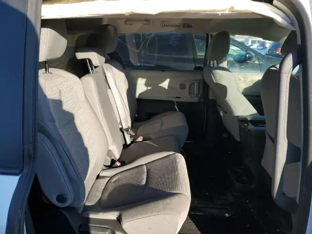 2024 TOYOTA SIENNA LE