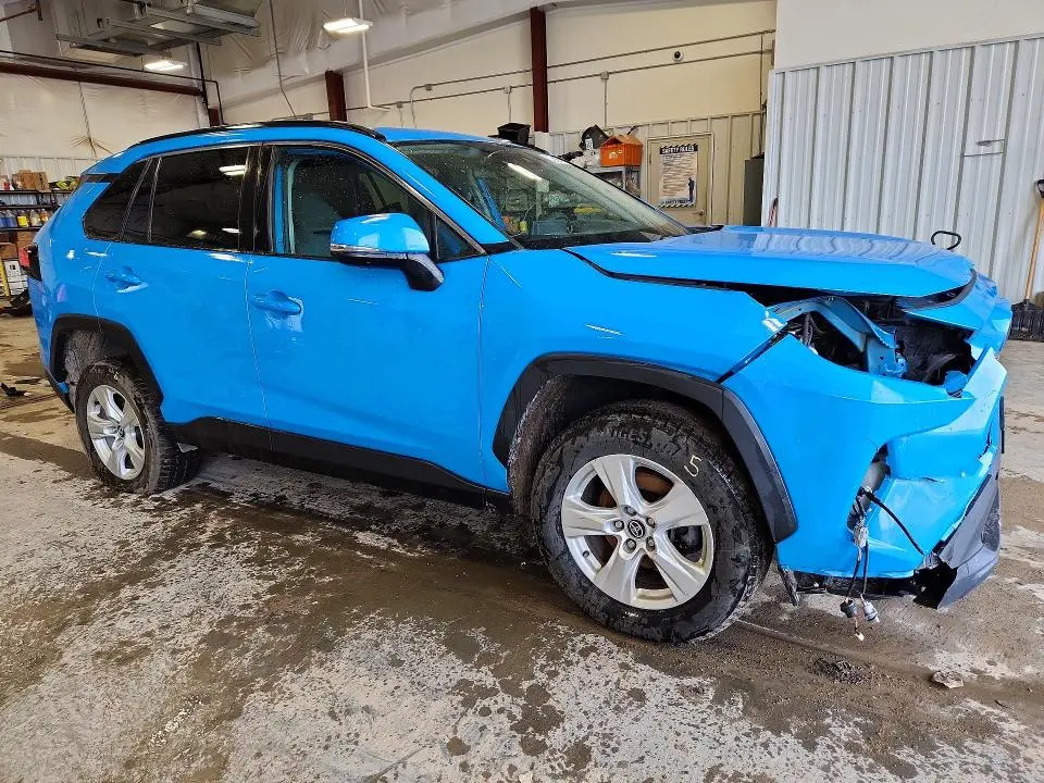 2021 TOYOTA RAV4 XLE  