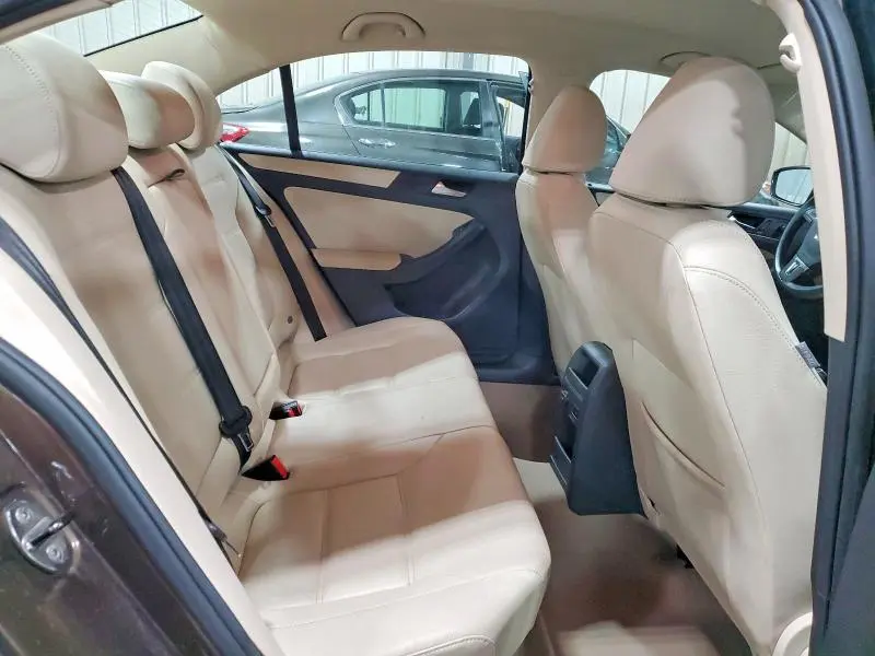 2012 VOLKSWAGEN JETTA SE  