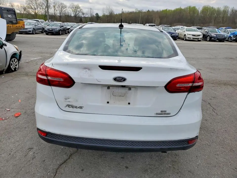 2016 FORD FOCUS SE  