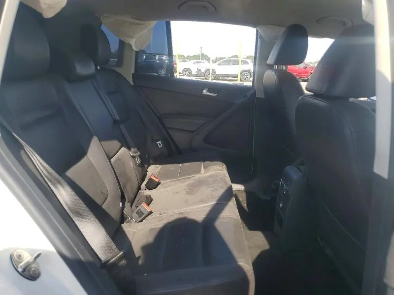 2016 VOLKSWAGEN TIGUAN S  