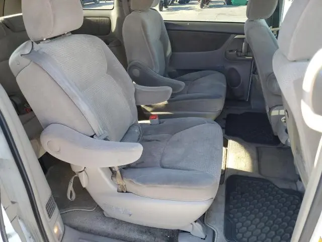 2010 TOYOTA SIENNA CE  