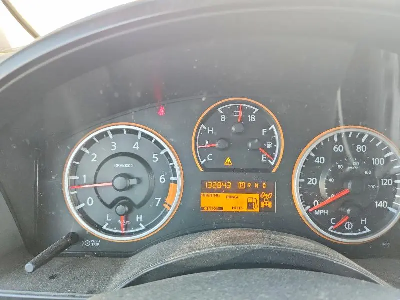 2011 NISSAN TITAN SV  