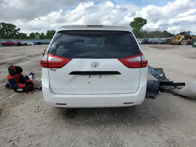 2018 TOYOTA SIENNA L  