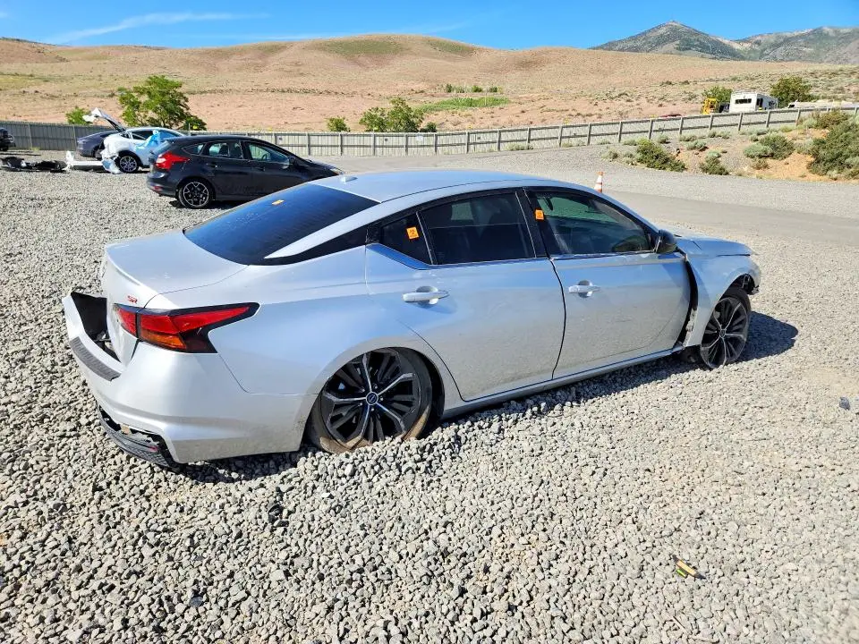 2023 NISSAN ALTIMA SR  