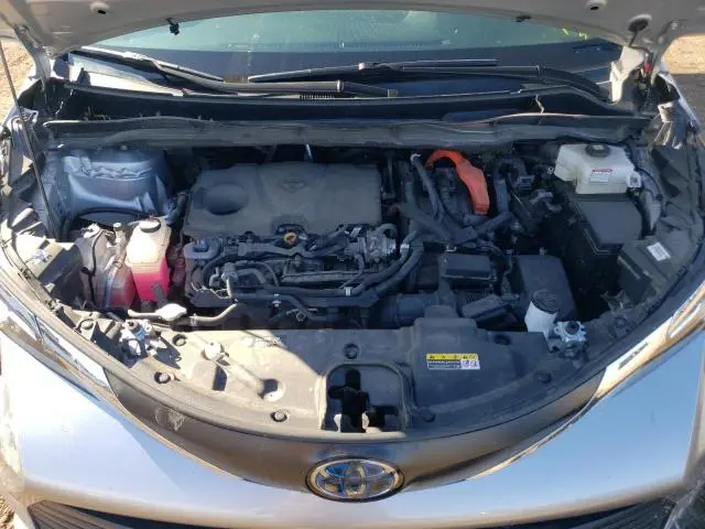 2022 TOYOTA SIENNA LE  