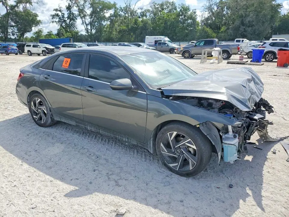 2024 HYUNDAI ELANTRA SEL  
