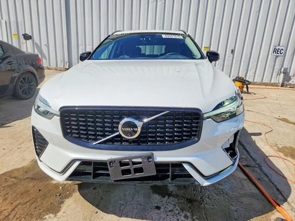 2025 VOLVO XC60 PLUS  