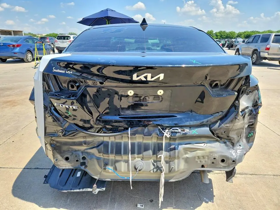 2023 KIA FORTE LXS  