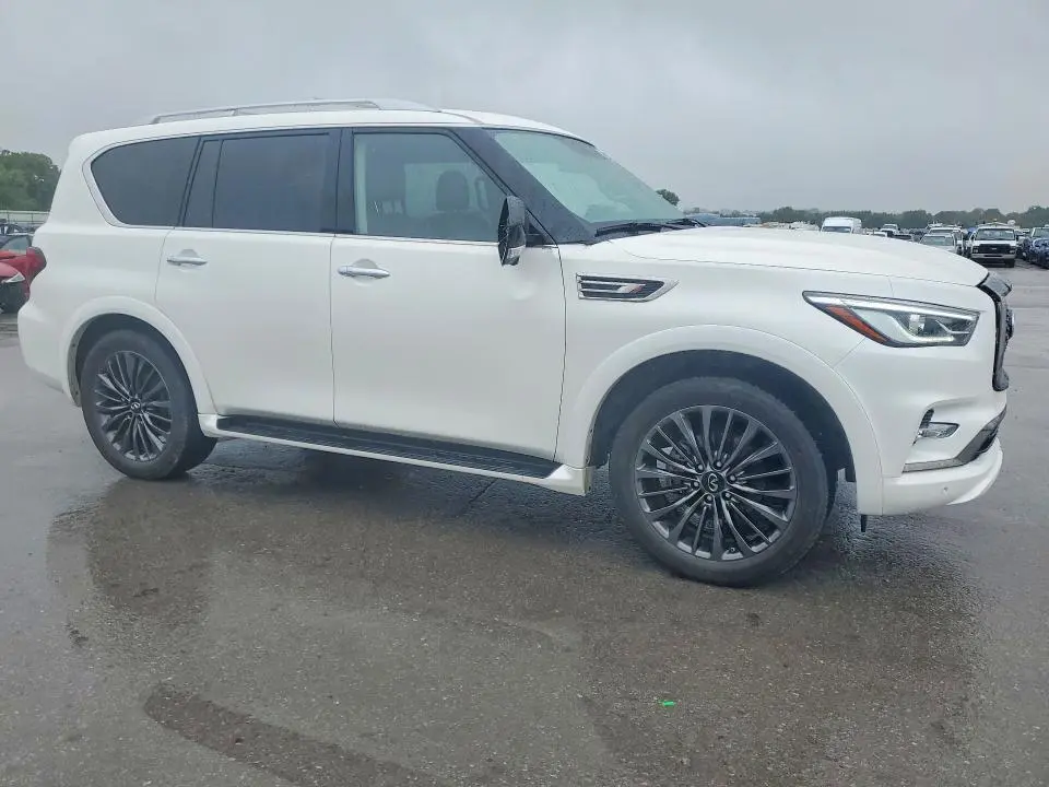 2024 INFINITI QX80 LUXE  