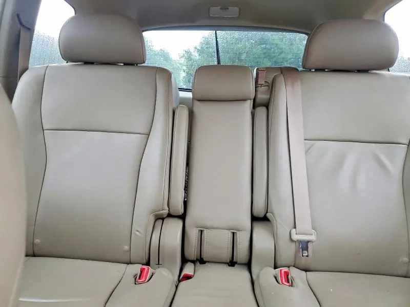 2010 TOYOTA HIGHLANDER SE  