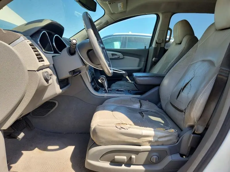 2011 CHEVROLET TRAVERSE LT  