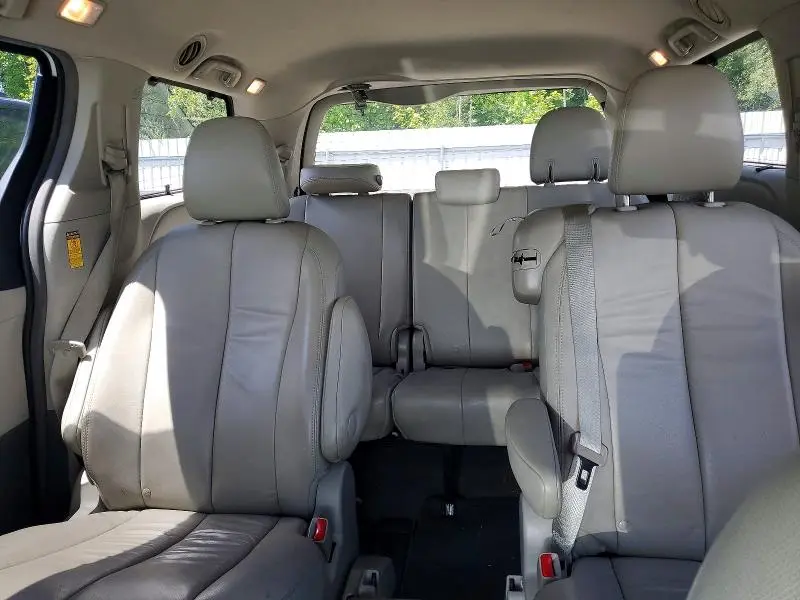 2014 TOYOTA SIENNA XLE 8-PASSENGER  