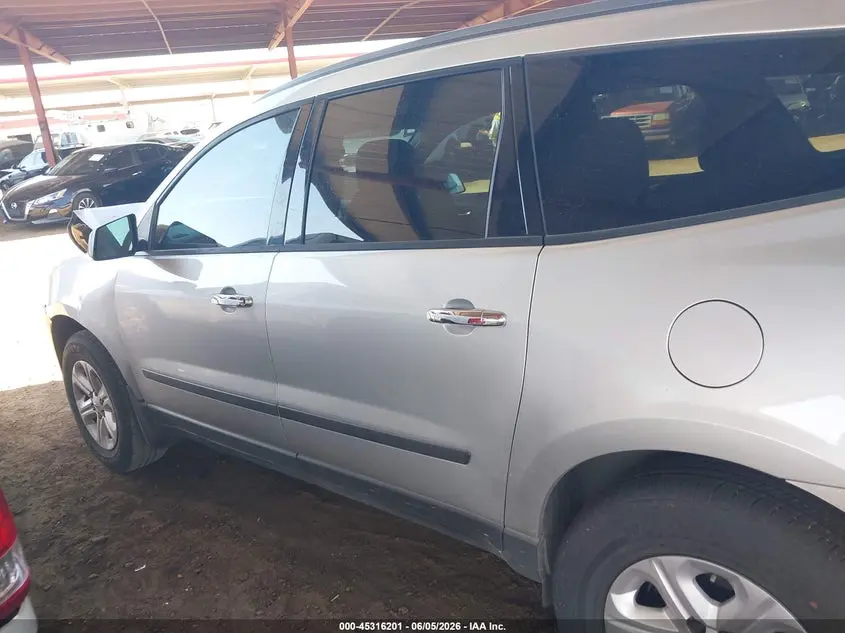 2015 CHEVROLET TRAVERSE LS