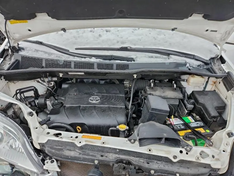 2011 TOYOTA SIENNA LE  