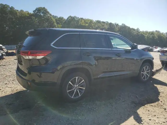 2019 TOYOTA HIGHLANDER SE  