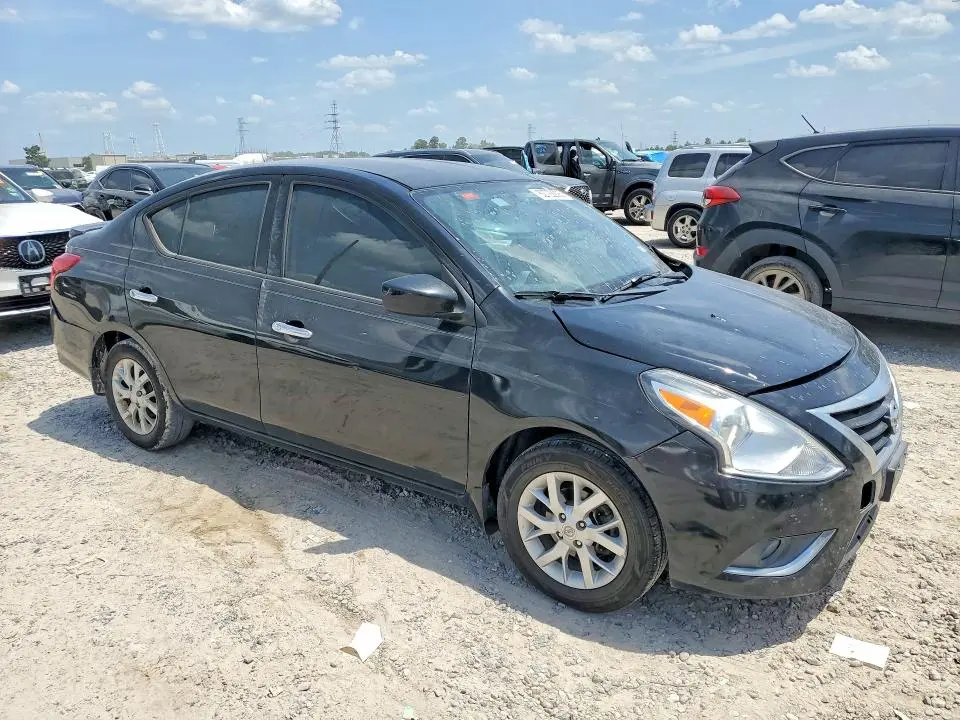 2018 NISSAN VERSA SV  