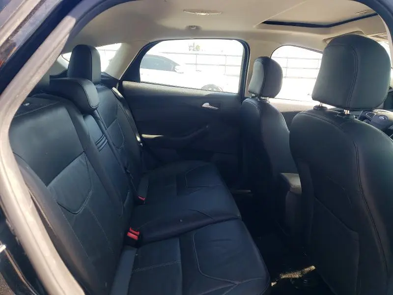 2016 FORD FOCUS SE  